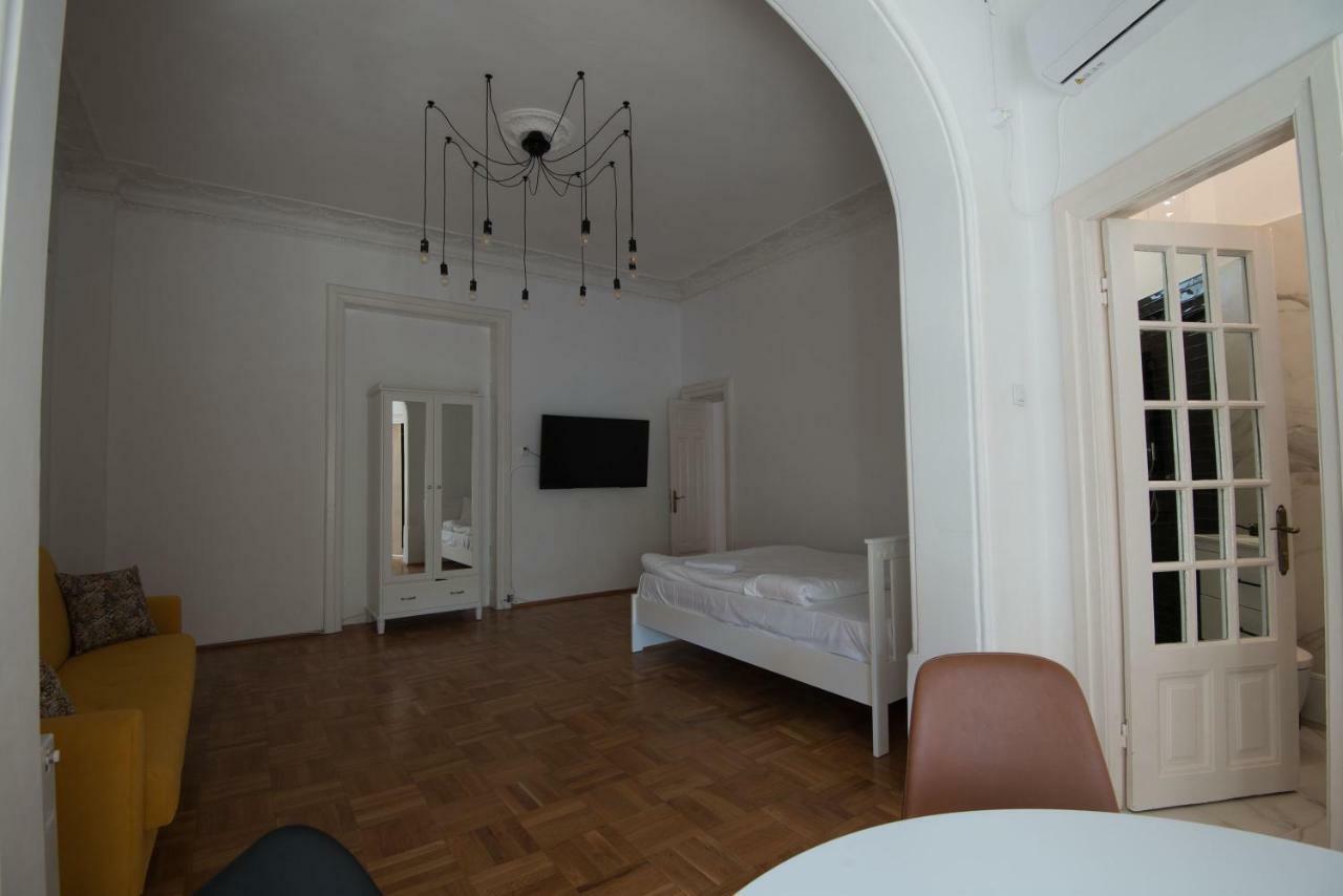 George Enescu Suites Bucarest Esterno foto