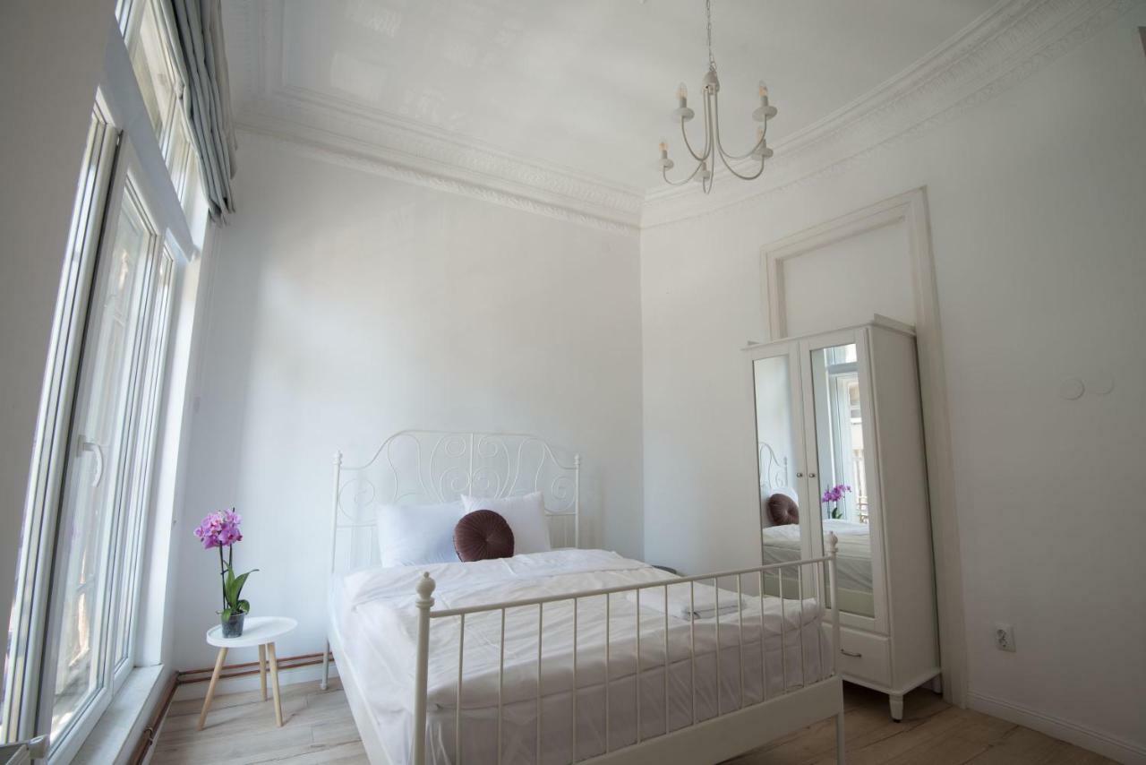 George Enescu Suites Bucarest Esterno foto